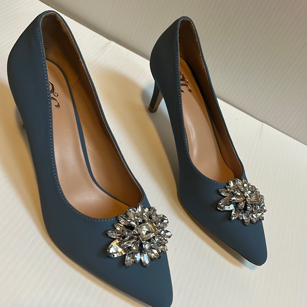 Blue Journee Collection Faux Suede Embellished pumps with 2.5 pointed heel. Sz 9